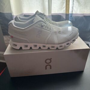 On Cloud, women’s size 8